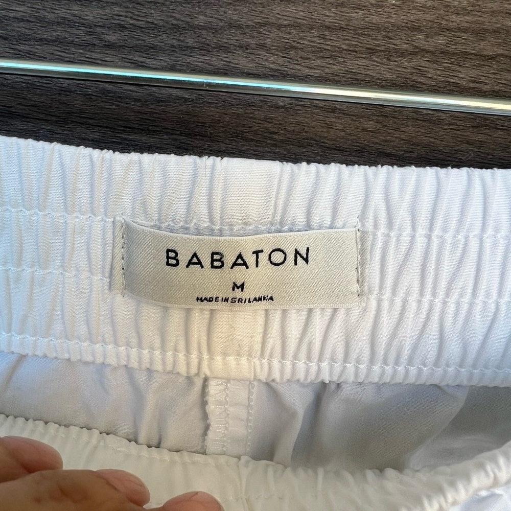 White BABATON Women's Shorts from Aritzia Size M - Picture 4 of 5